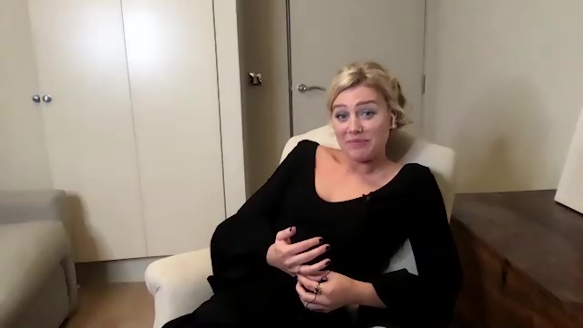BadKissing_FateCastJuicyQuestionsFilming21_066.jpg