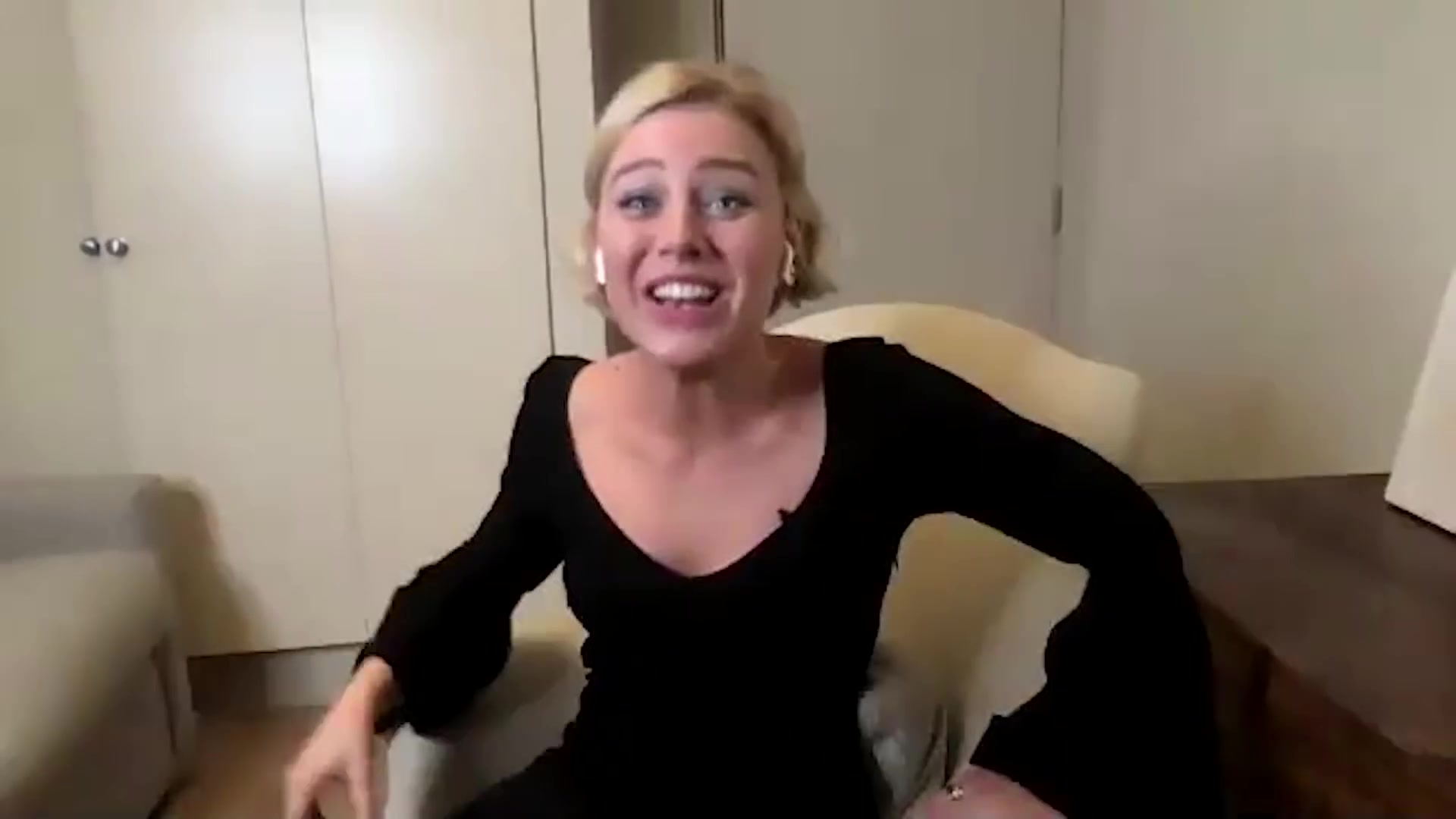 BadKissing_FateCastJuicyQuestionsFilming21_363.jpg