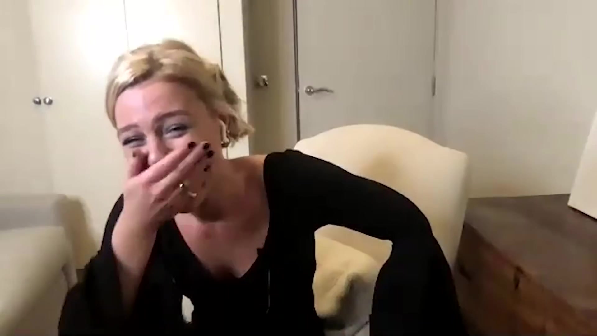 BadKissing_FateCastJuicyQuestionsFilming21_377.jpg