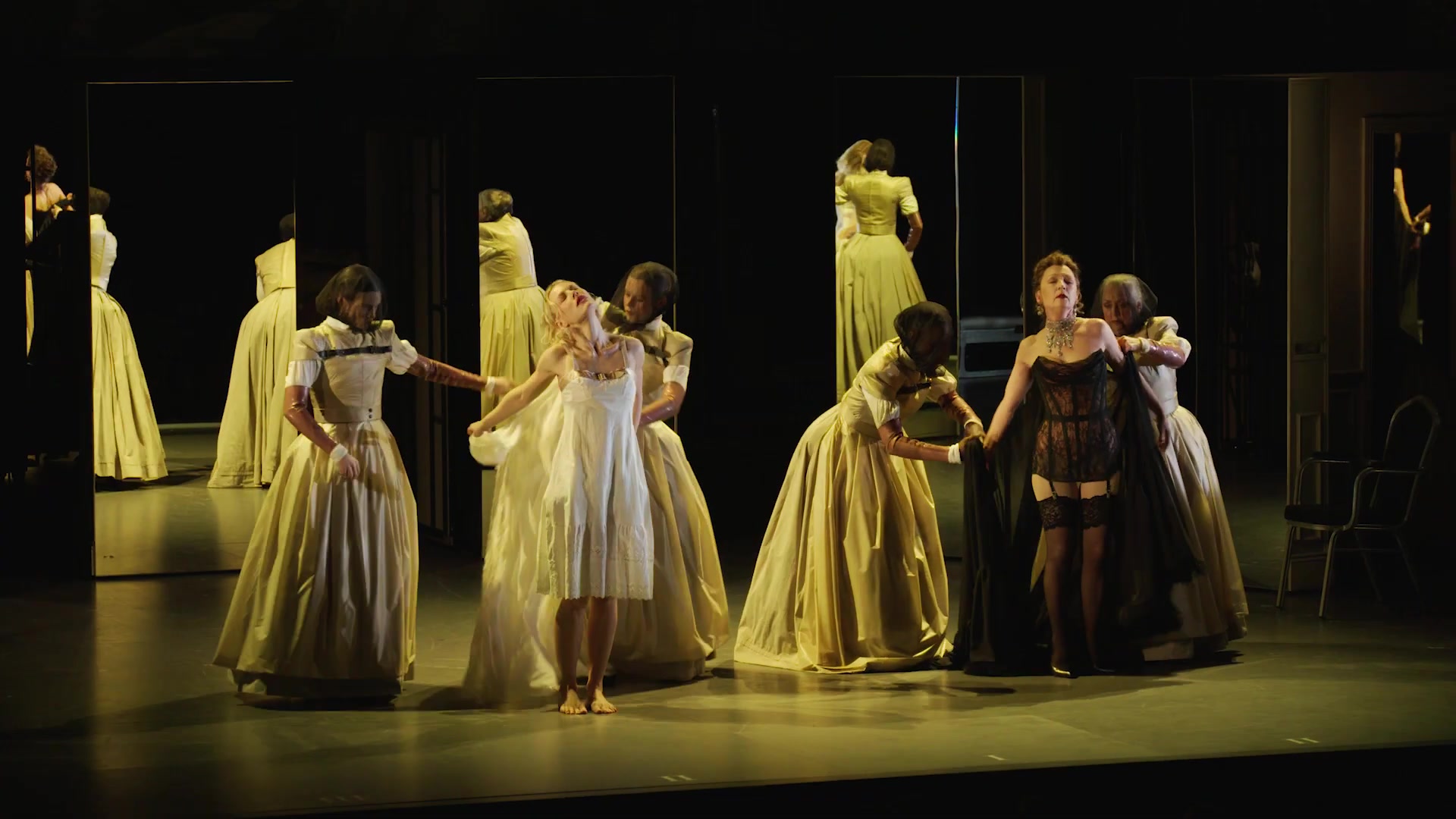 hannahvdwnetwork_lesliaisonsdangereuses_audiencereactions_000080.jpg