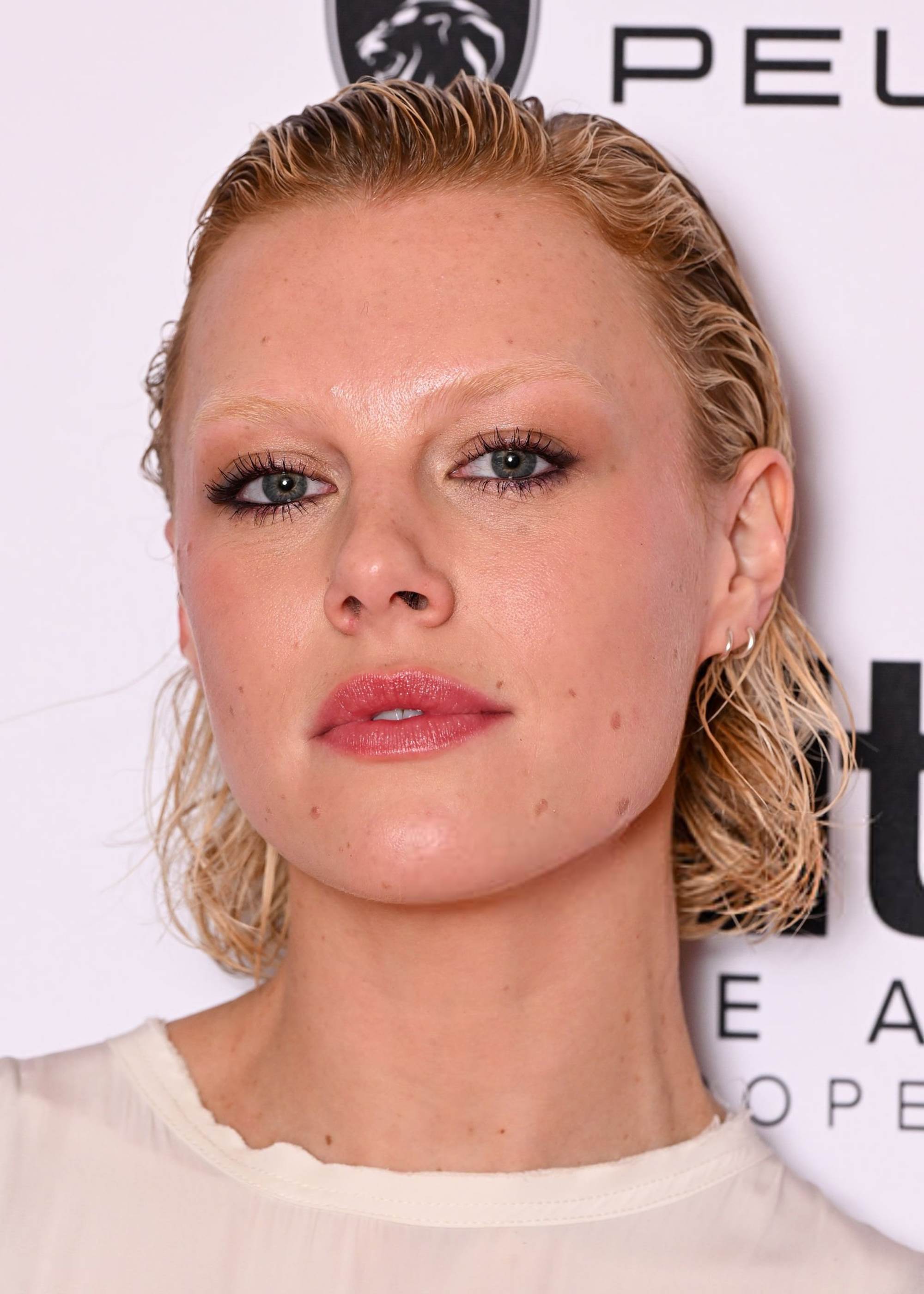 hannahvdwnetwork_peugeotattitudeprideawards_july26_28129.jpg